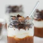 iogurte com granola e fruta