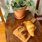 gal vegan café croissants